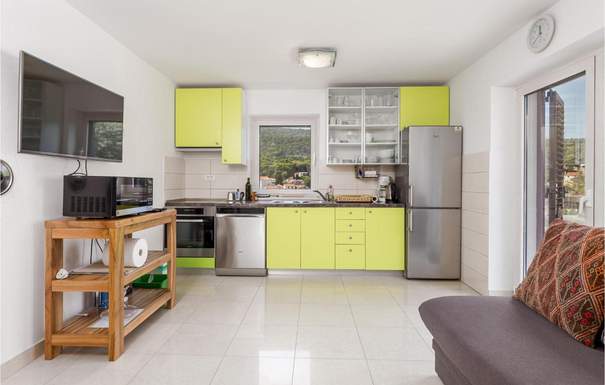 2 Bedroom Awesome Apartment In Veli Lošinj Εξωτερικό φωτογραφία