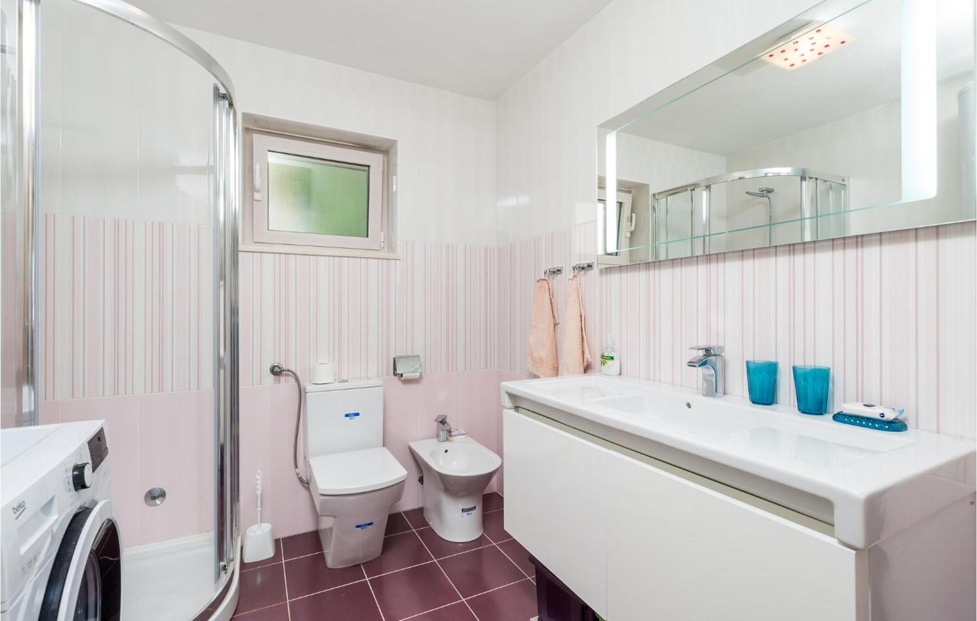 2 Bedroom Awesome Apartment In Veli Lošinj Εξωτερικό φωτογραφία
