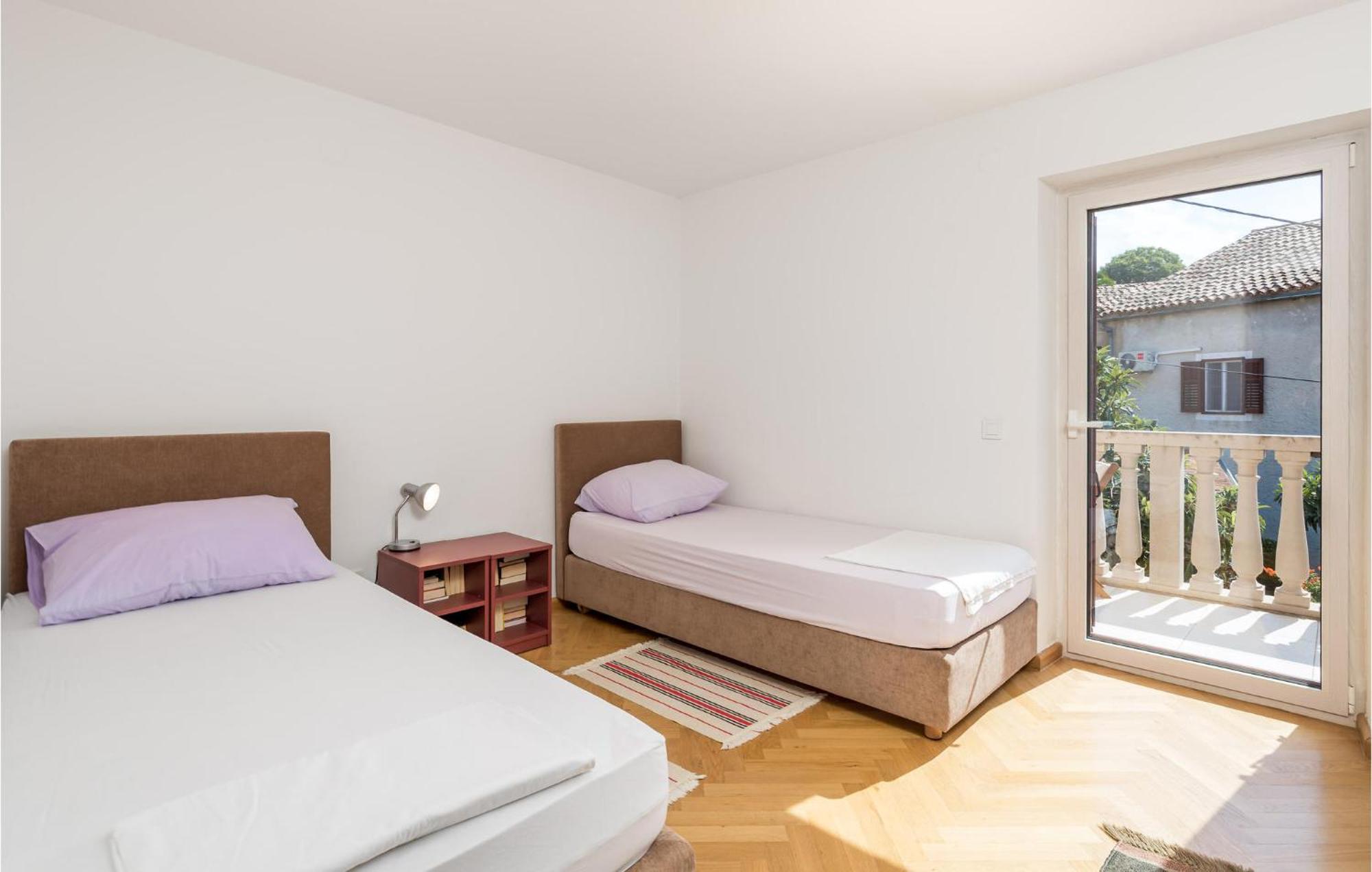 2 Bedroom Awesome Apartment In Veli Lošinj Εξωτερικό φωτογραφία