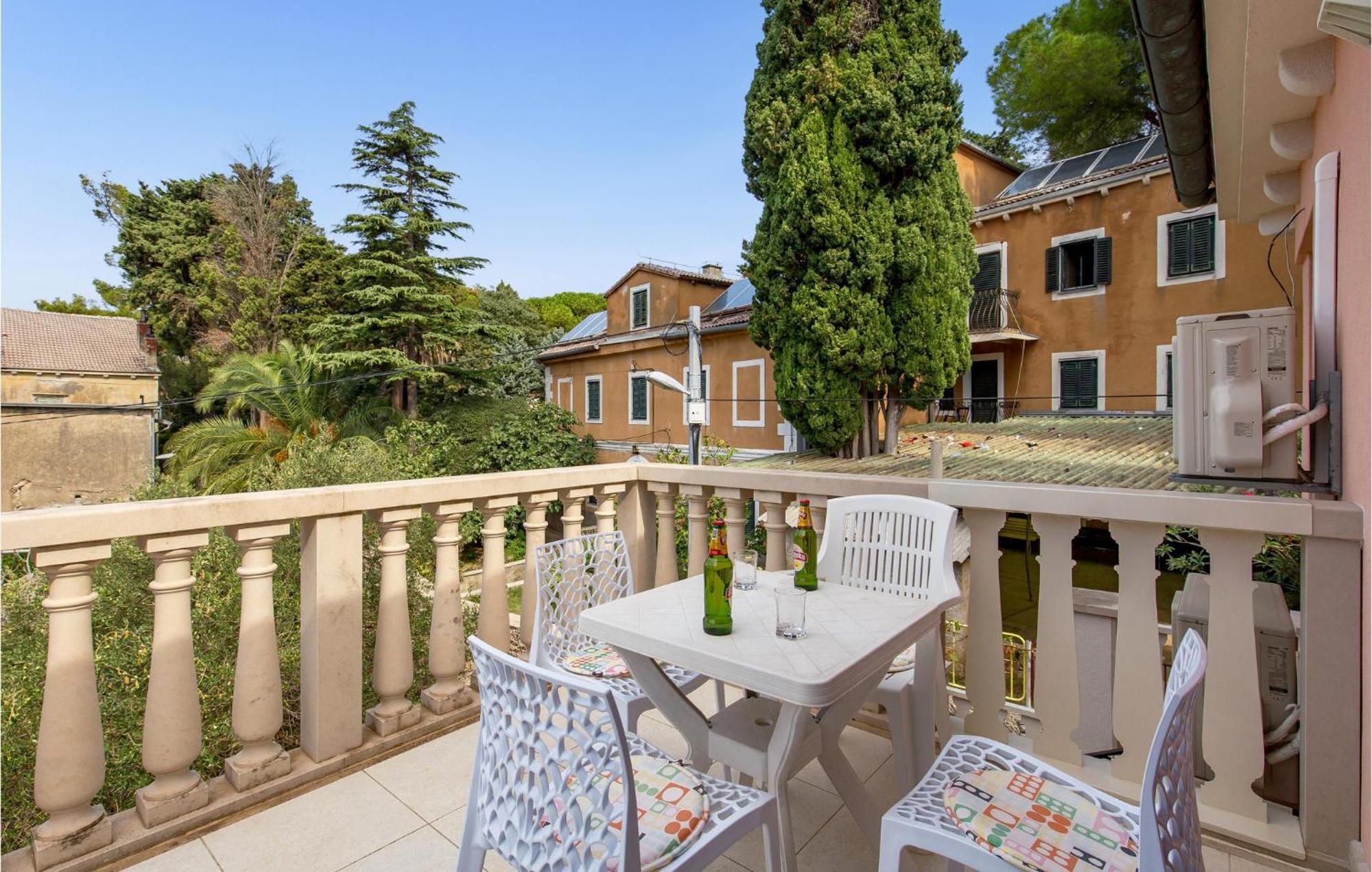 2 Bedroom Awesome Apartment In Veli Lošinj Εξωτερικό φωτογραφία