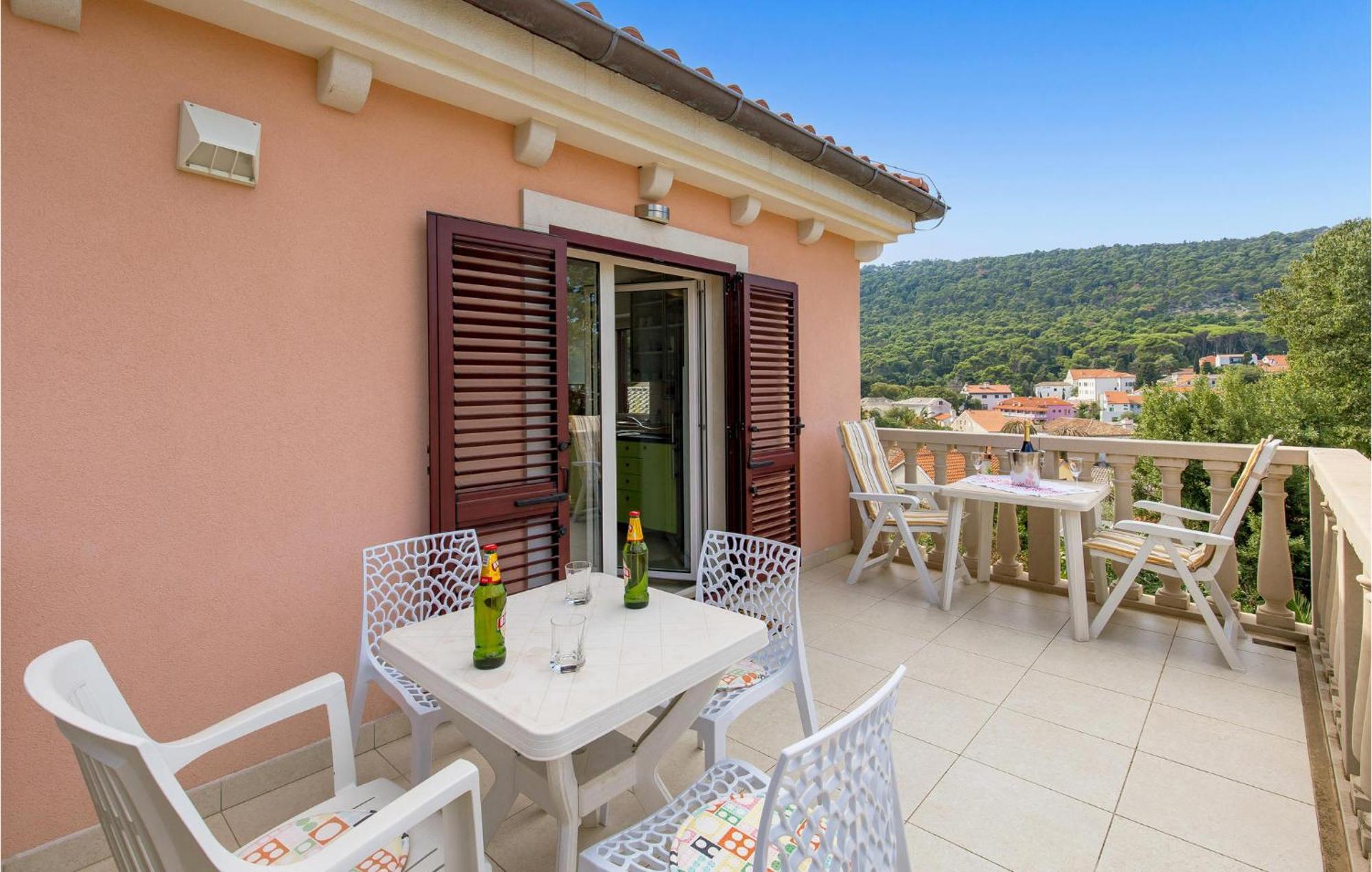 2 Bedroom Awesome Apartment In Veli Lošinj Εξωτερικό φωτογραφία