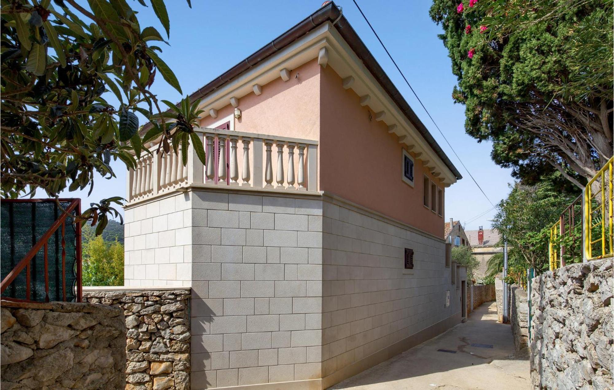 2 Bedroom Awesome Apartment In Veli Lošinj Εξωτερικό φωτογραφία